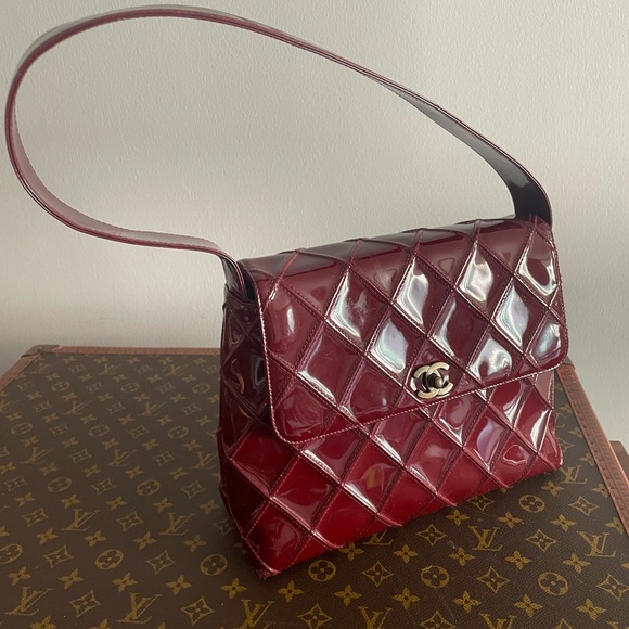 Vintage Chanel Patent Burgundy Shoulder Bag - Picture 5 of 9